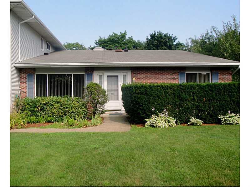 682 Orleans Ct unit 682, Warwick, RI 02886 - photo 1