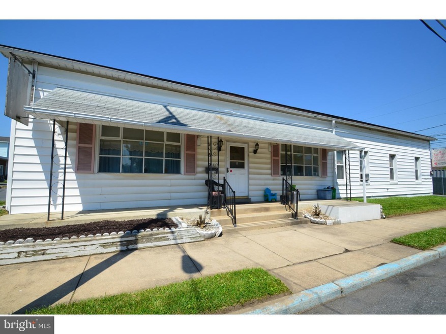 1028 Sherman St, Allentown, PA 18109 - photo 1