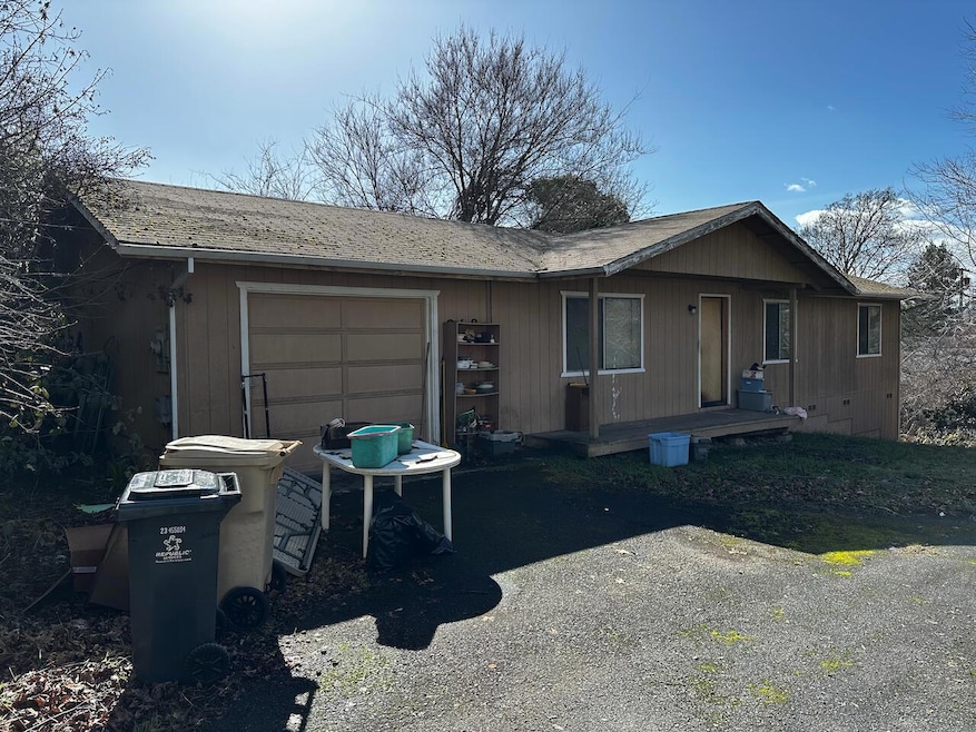 918 Ne 10th St Listing Photos - 1 of 2