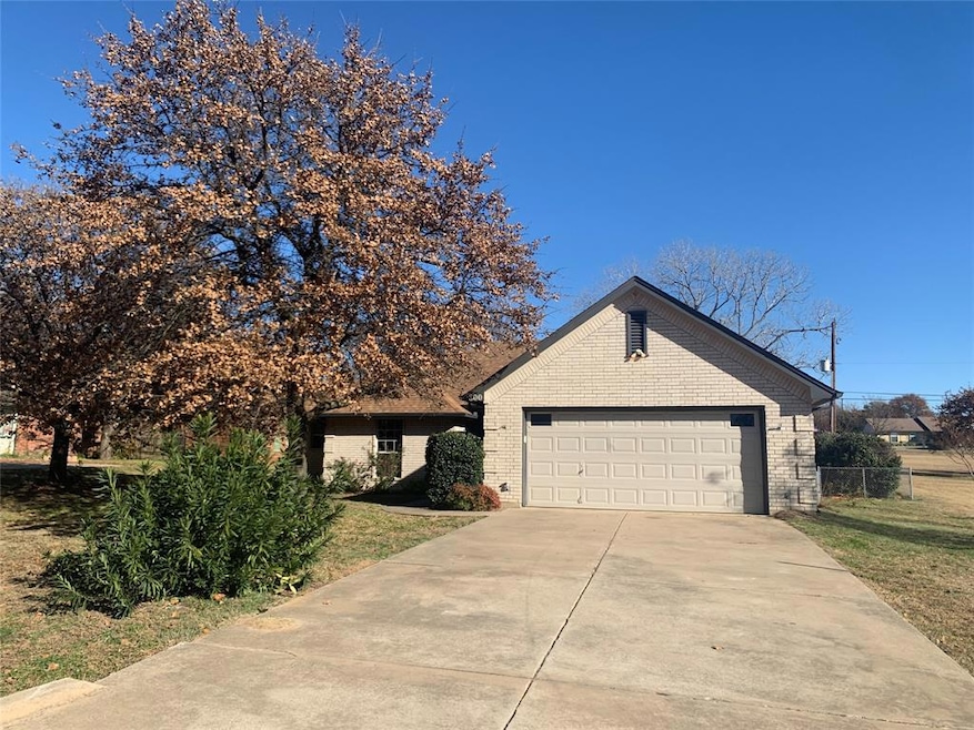 800 Vickie Dr, Azle, TX 76020 - photo 1