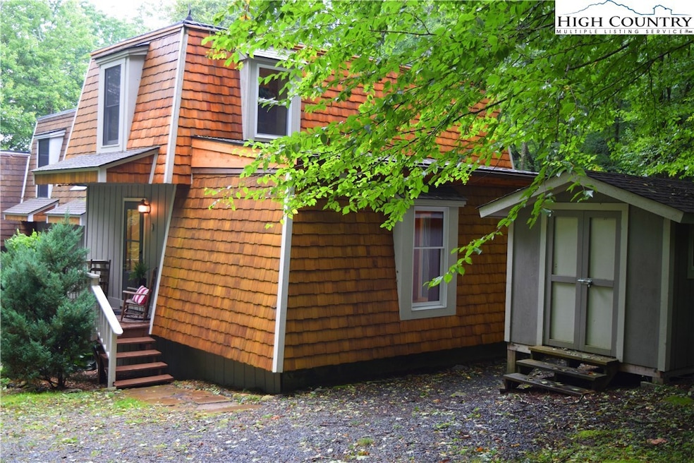 425 Adams Apple Dr unit 4, Banner Elk, NC 28604 - photo 1