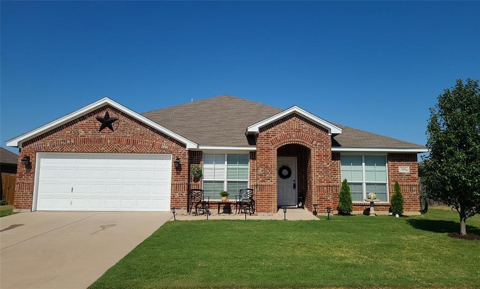 2214 Taylor Dr, Weatherford, TX 76087 - photo 1