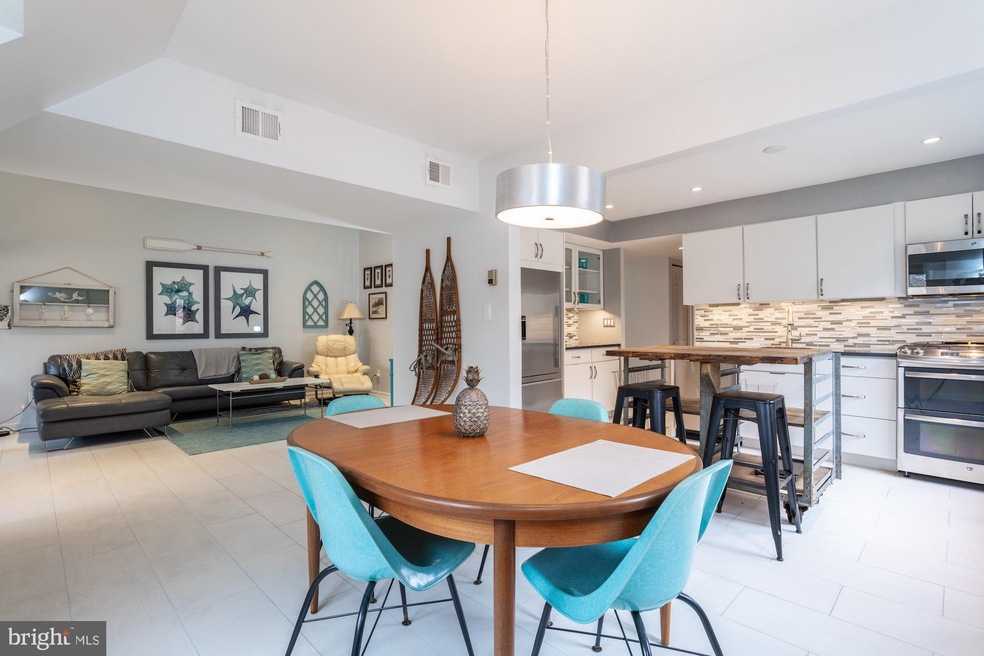 1661 Parkcrest Cir unit 300, Reston, VA 20190 - photo 1