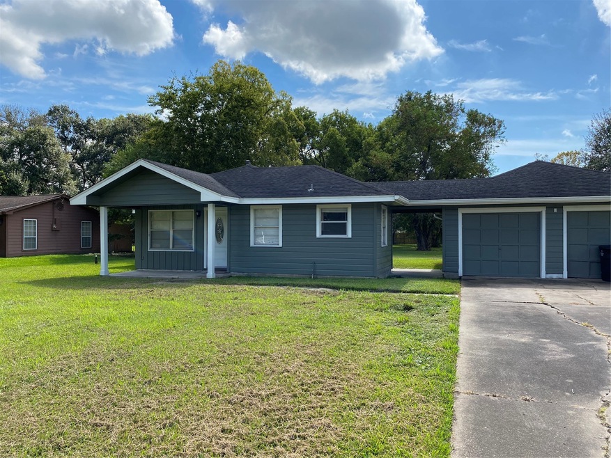 2315 W Dumble St, Alvin, TX 77511 - photo 1