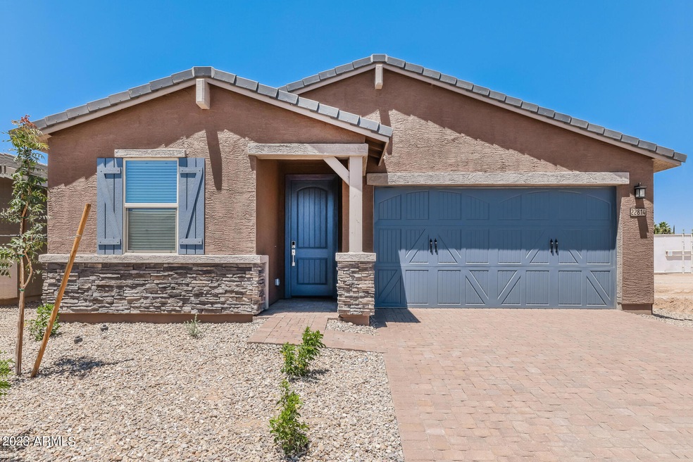 000-photo-hero-shot-12874179