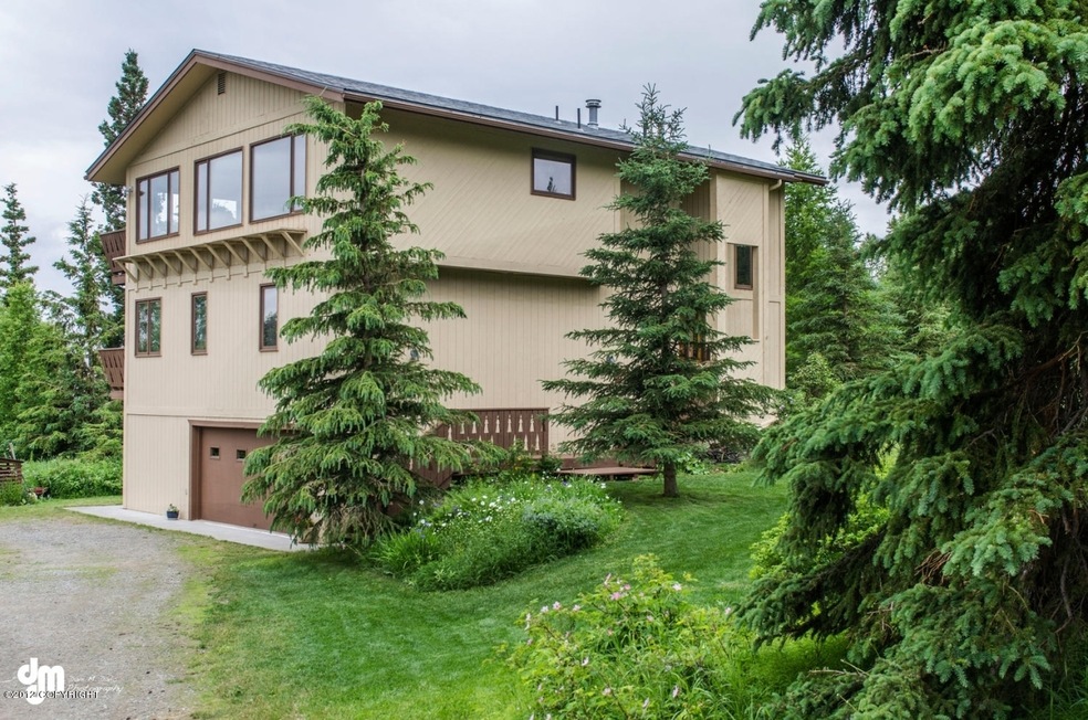[photo 2019985] side yard