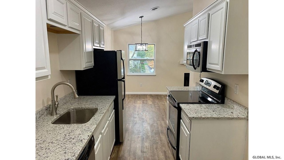 1303 Cambridge Manor Dr unit 1303, Schenectady, NY 12302 - photo 1