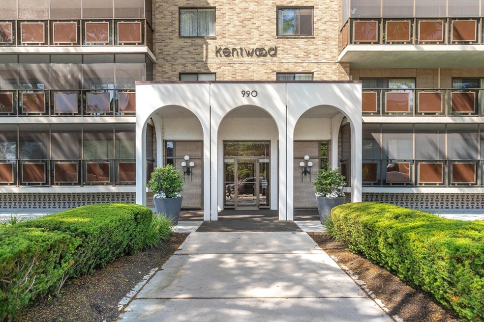 The Kentwood unit 26, Arlington, MA 02476 - photo 1