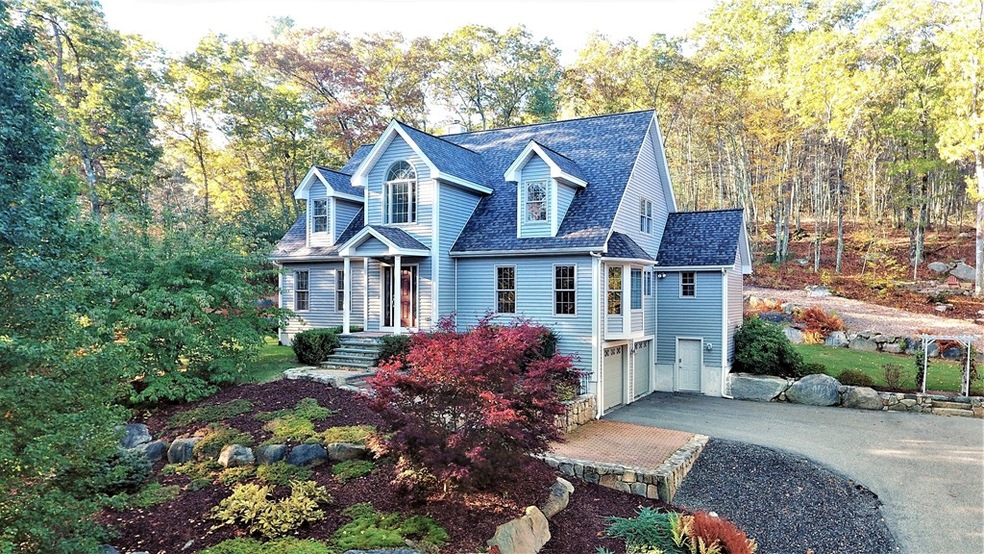 160 Wolfe Hill Rd, Northbridge, MA 01534 - photo 1