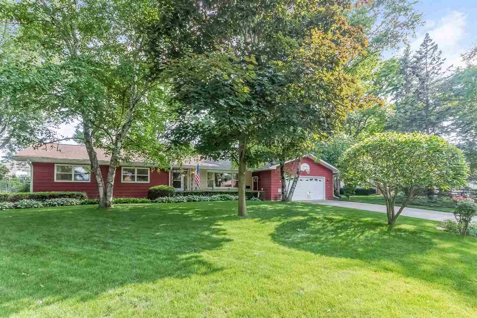 294 Sterling Dr, Oregon, WI 53575 - photo 1