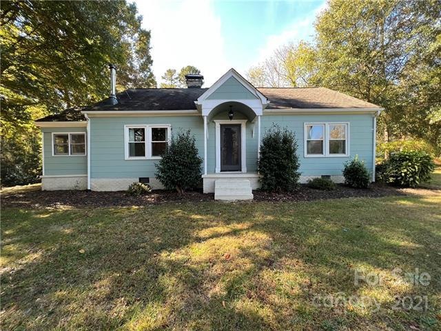 Awesome updated home with an acre of privacy!!