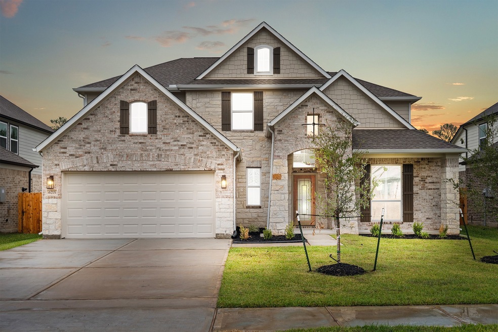 Welcome home to   6715 Cypress Woods Mist Trail located in Cypresswood Point and zoned to Aldine ISD.