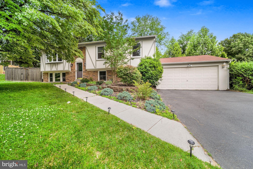 1913 Queensguard Rd, Silver Spring, MD 20906 - photo 1