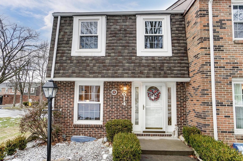 614 Dlyn St, Columbus, OH 43228 - photo 1