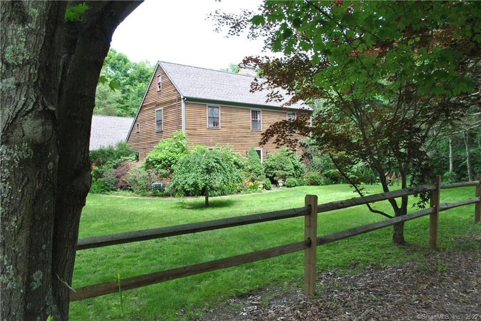 184 Quassuk Rd, Woodbury, CT 06798 - photo 1