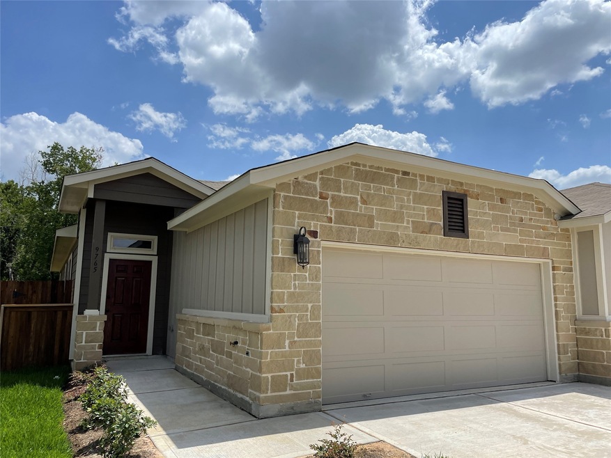 9765 Grosbeak Ln, Magnolia, TX 77354 - photo 1