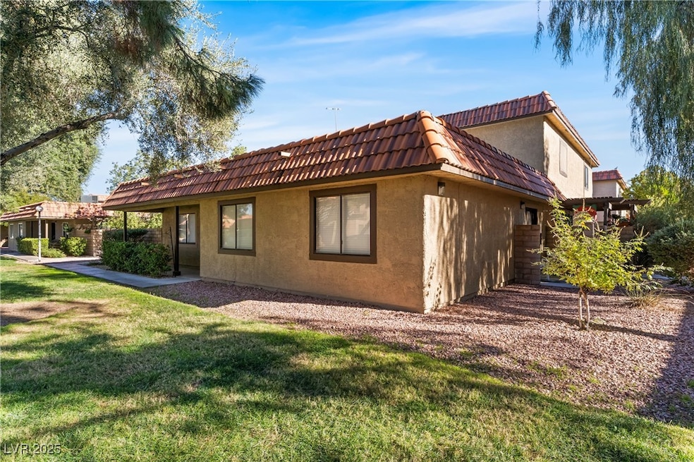 735 Apple Tree Ct, Henderson, NV 89014 - photo 1