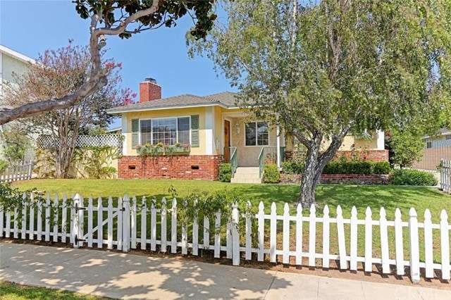 Large front yard with picket fence