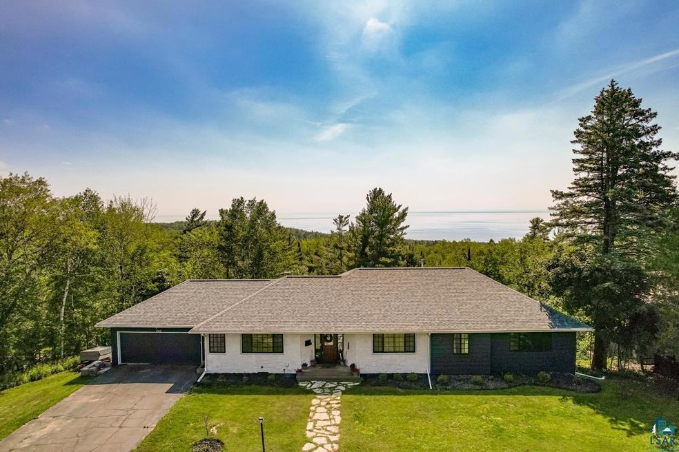 1740 Lakeview Dr, Duluth, MN 55803 - photo 1