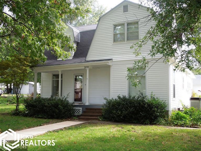 909 S Center St, Shenandoah, IA 51601 - photo 1