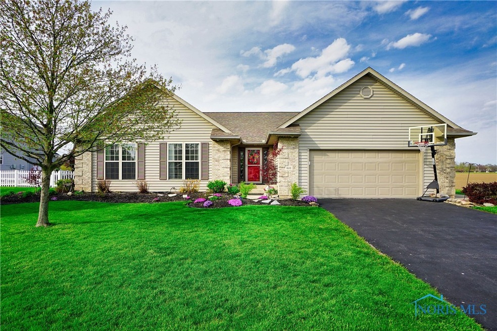 1610 Autumn Dr, Findlay, OH 45840 - photo 1