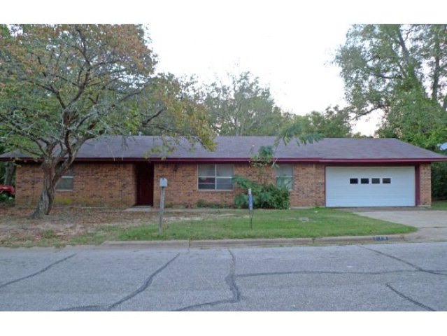 210 Muckleroy St, Nacogdoches, TX 75961 - photo 1