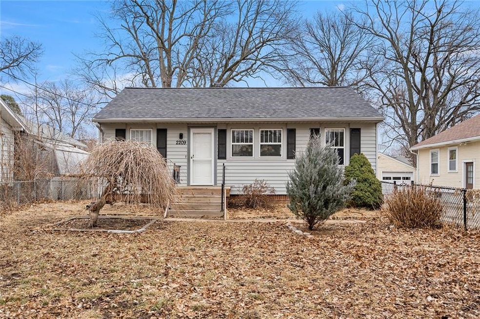2209 38th St, Des Moines, IA 50310 - photo 1