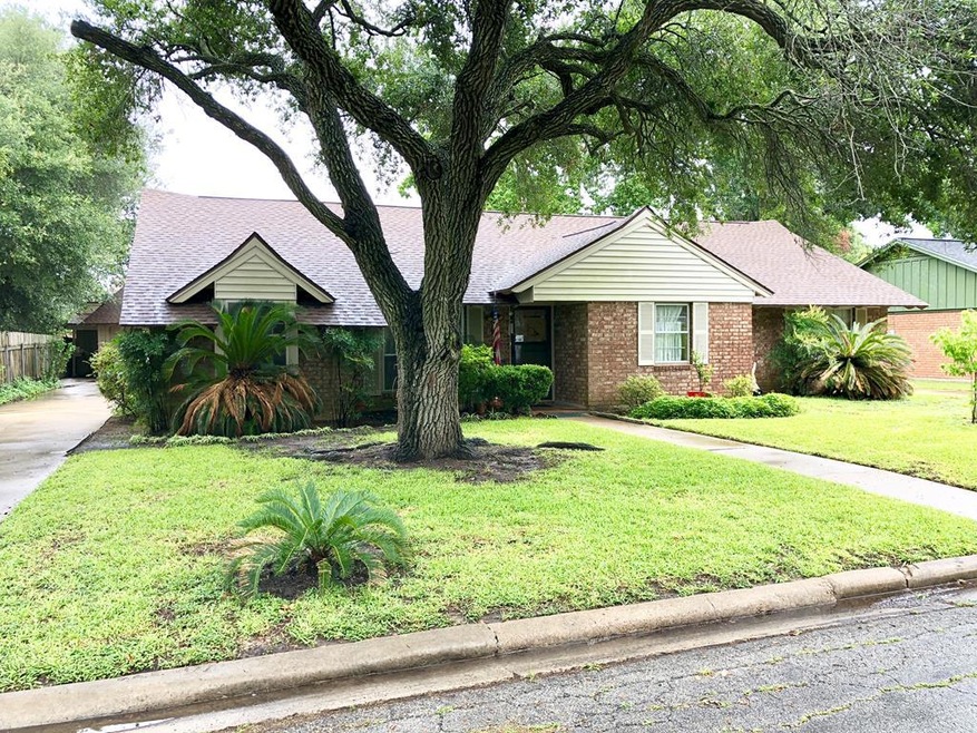 2729 Encino Ave, Bay City, TX 77414 - photo 1