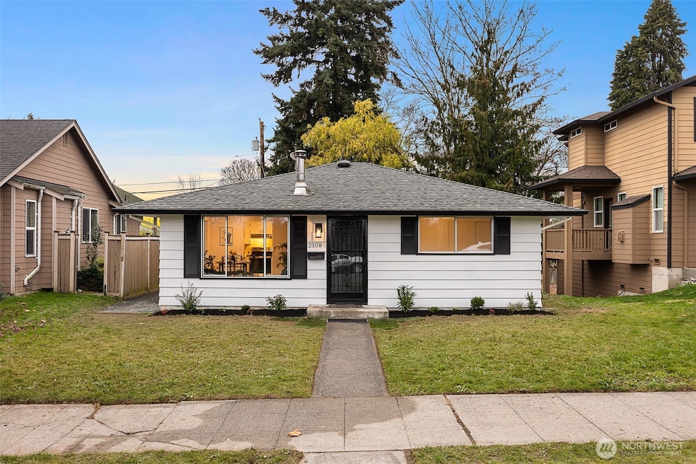 2108 Summit Ave unit 3, Everett, WA 98201 - photo 1