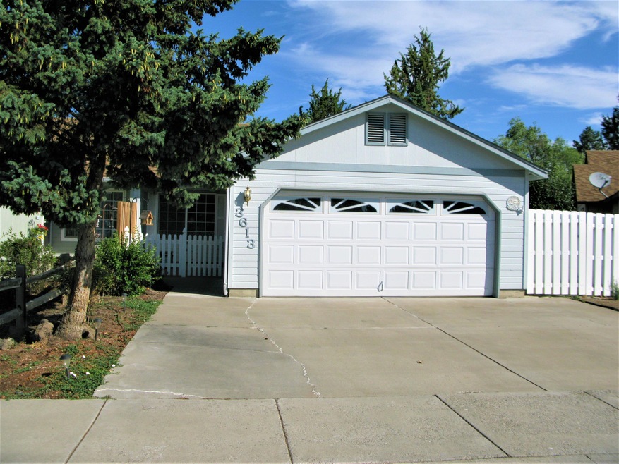 3613 SW Bobby Jones Ct, Redmond, OR 97756 - photo 1