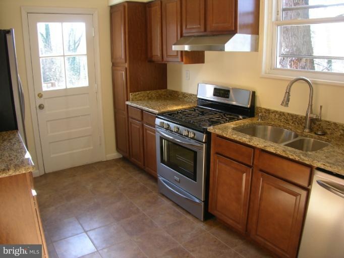 202 E Taylor Run Pkwy, Alexandria, VA 22314 - photo 1