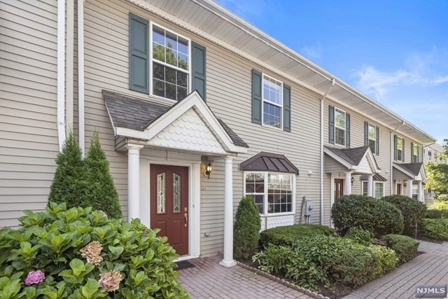 119 Panorama Dr, Edgewater, NJ 07020 - photo 1