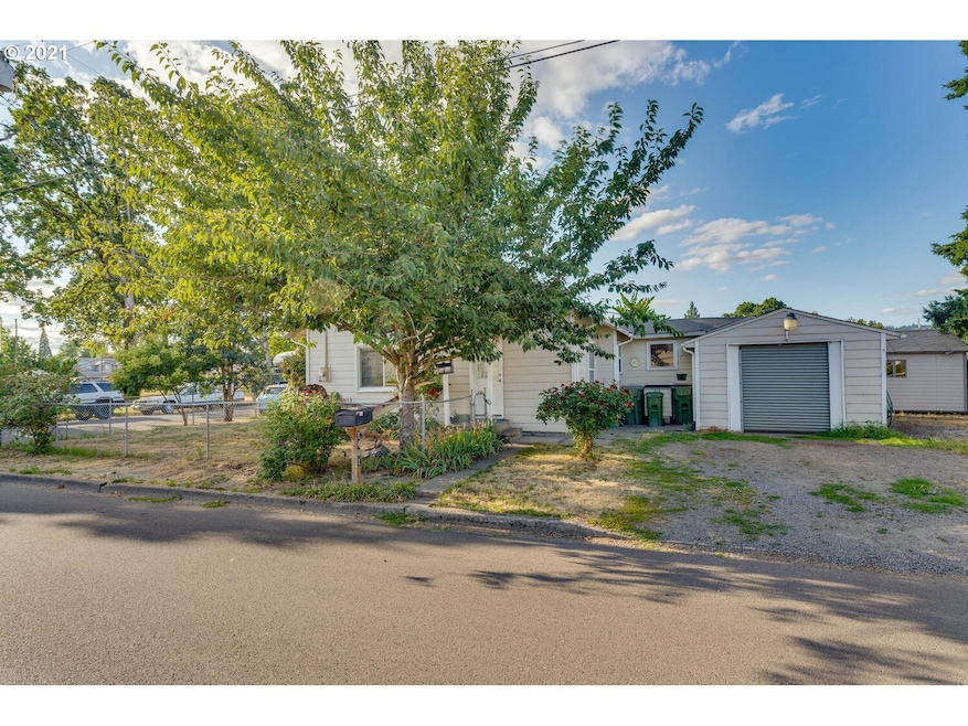 1401 E 11th St, Newberg, OR 97132 - photo 1