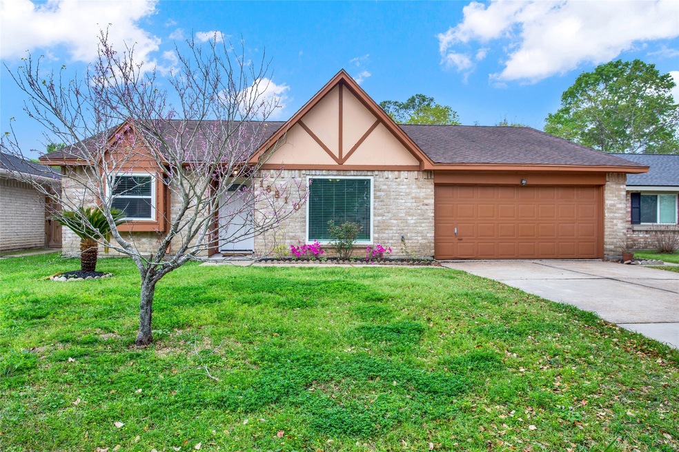 16810 Blackhawk Blvd, Friendswood, TX 77546 - photo 1