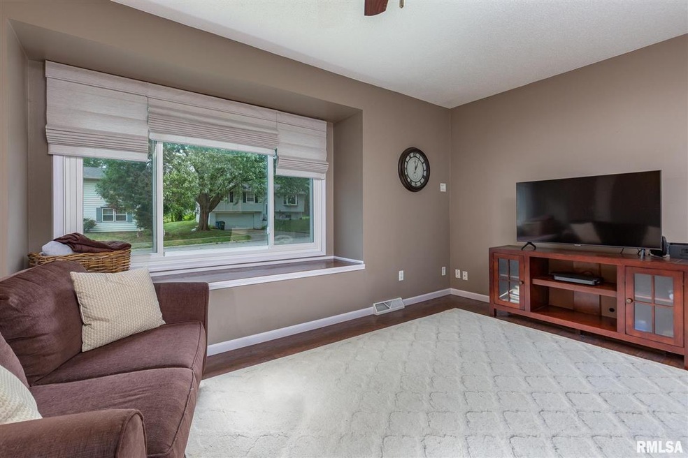 2705 E 35th St, Davenport, IA 52807 - photo 1