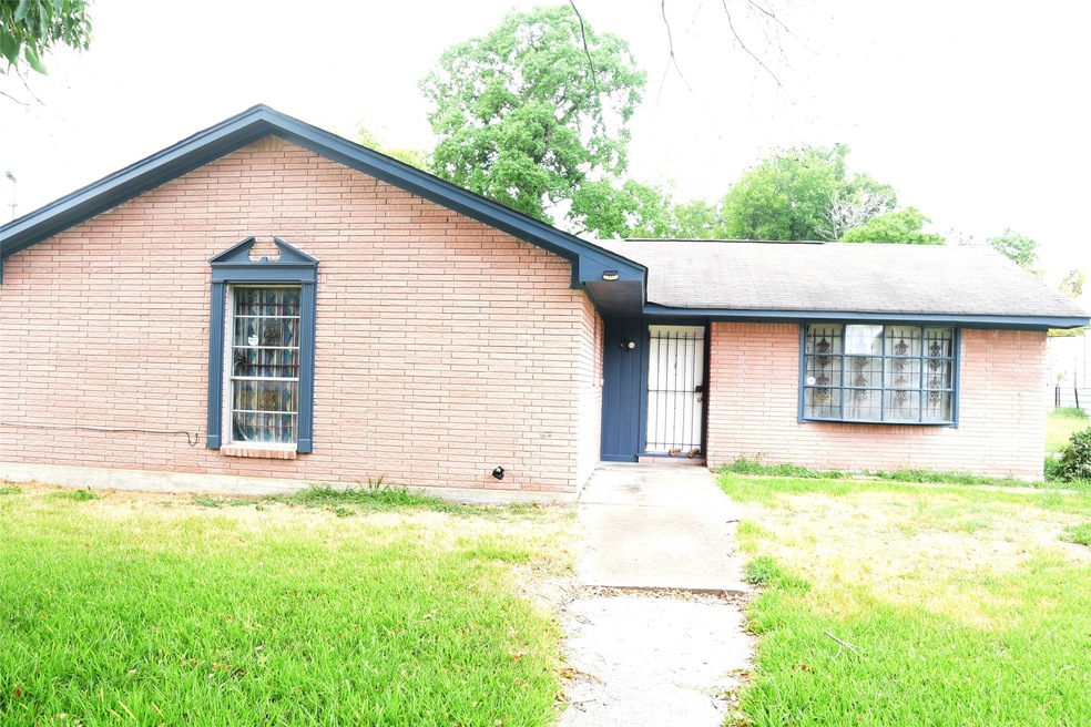2032 W Little York Rd, Houston, TX 77091 - photo 1