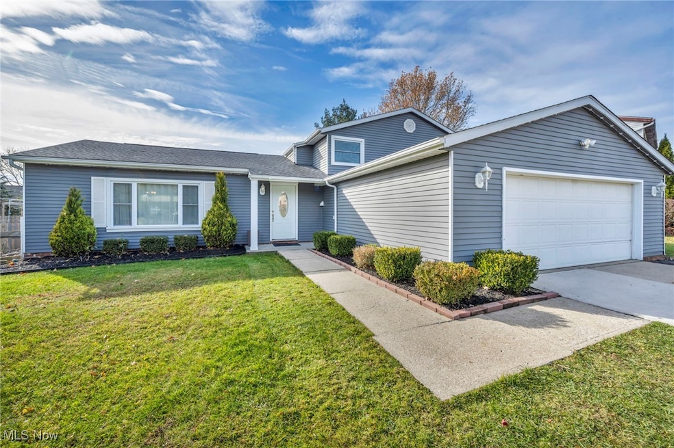 32194 N Roundhead Dr, Solon, OH 44139 - photo 1