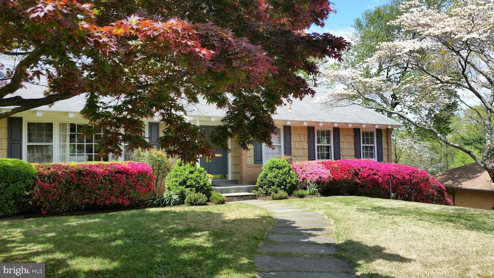 7202 Regent Dr, Alexandria, VA 22307 - photo 1