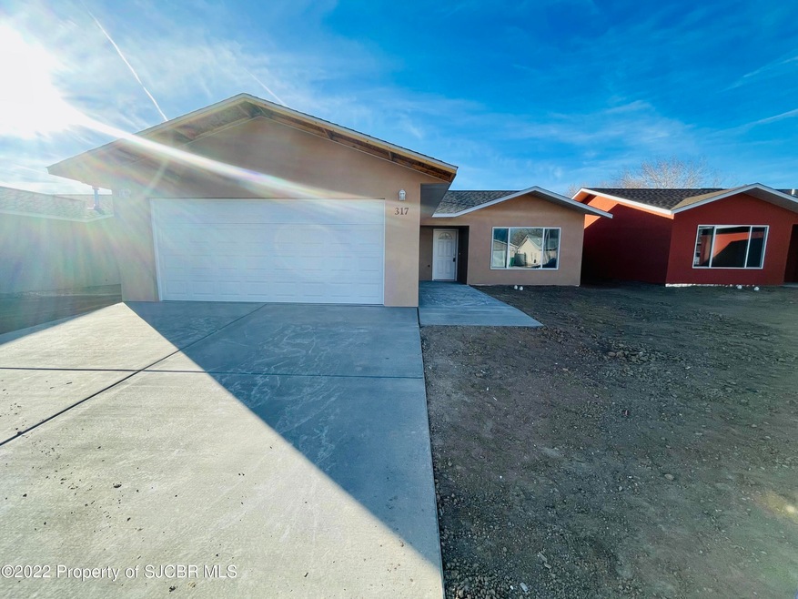 317 Valle Bonita Dr, Farmington, NM 87401 - photo 1