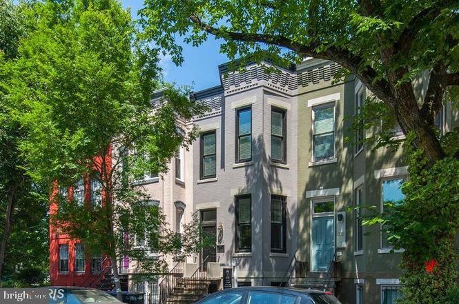330 11th St SE, Washington, DC 20003 - photo 1