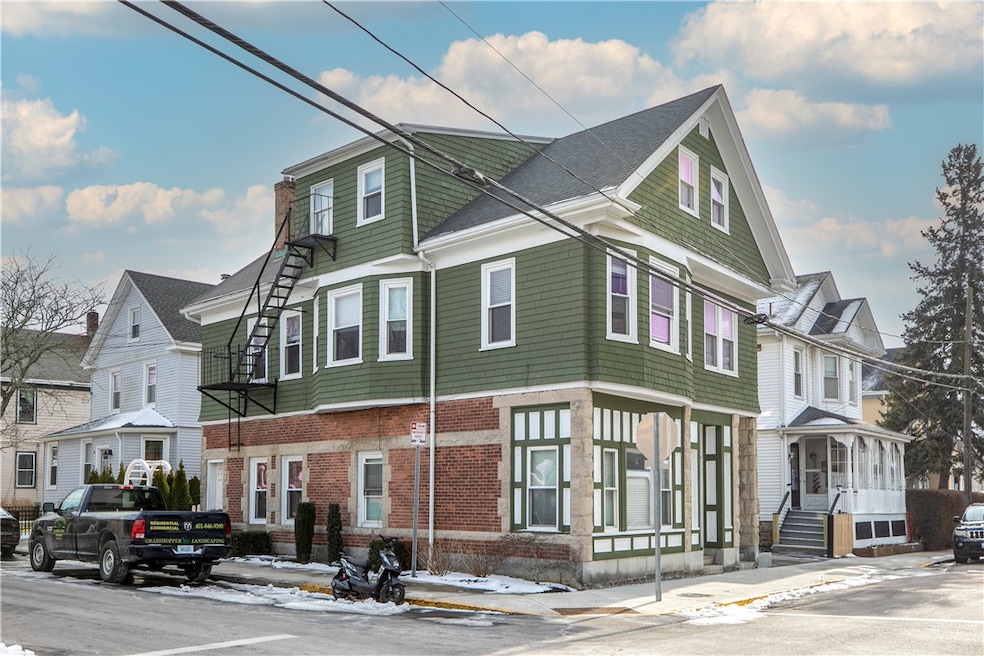 56 Middleton Ave unit 2, Newport, RI 02840 - photo 1