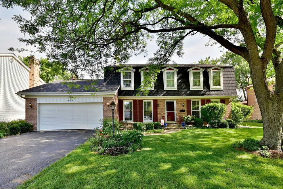 Beautiful Deer Creek Dutch Colonial, new roof 2017