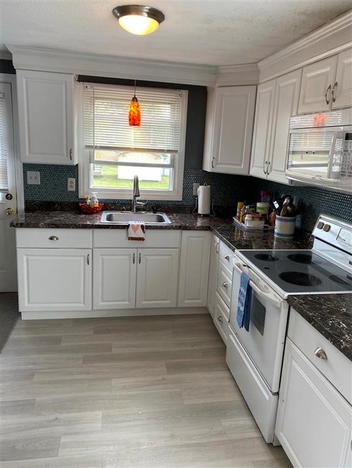 4 Strafford Rd, Dover, NH 03820 - photo 1