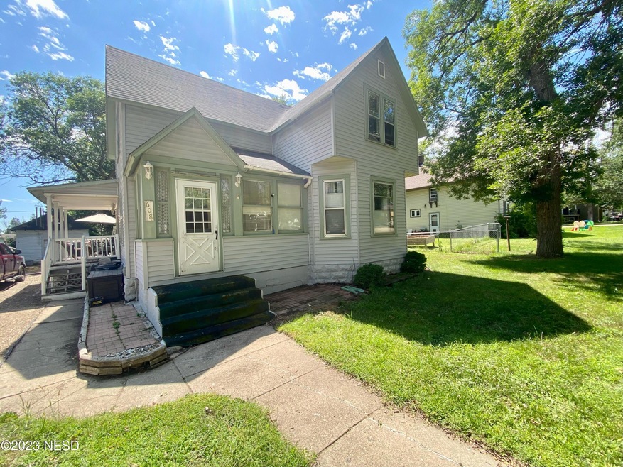 608 5th St W, Clear Lake, SD 57226