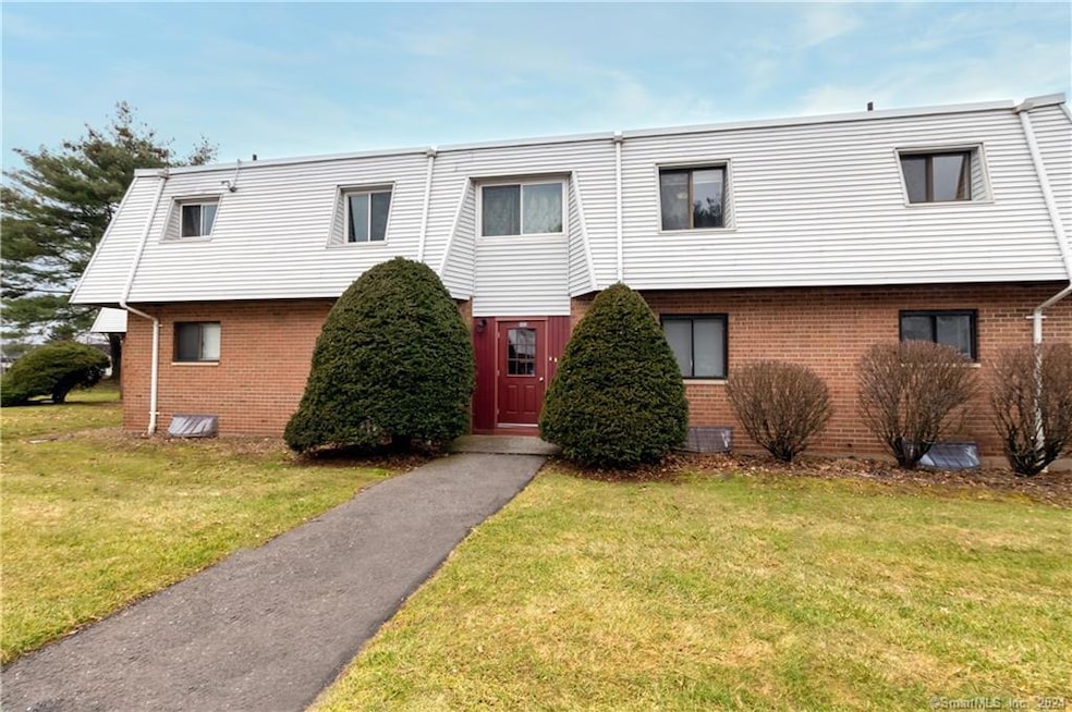 232 Richard St unit 4, Newington, CT 06111 - photo 1