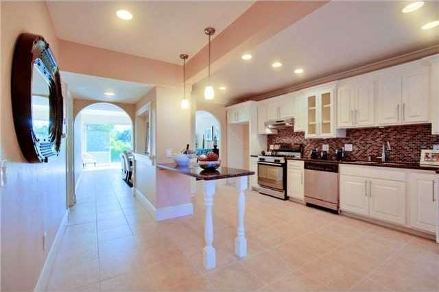 Designer kitchen w/ custom cabinets and stainless 