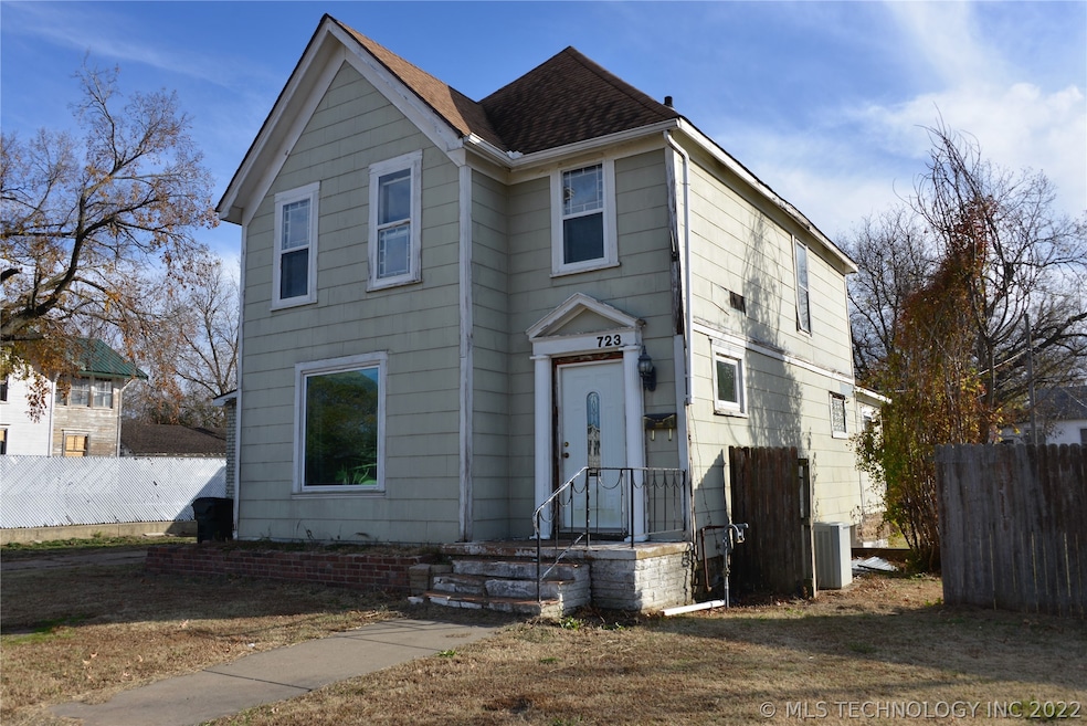 723 W Broadway St, Henryetta, OK 74437 - photo 1