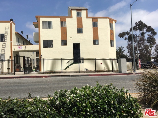 2340 Crenshaw Blvd, Los Angeles, CA 90016 - photo 1