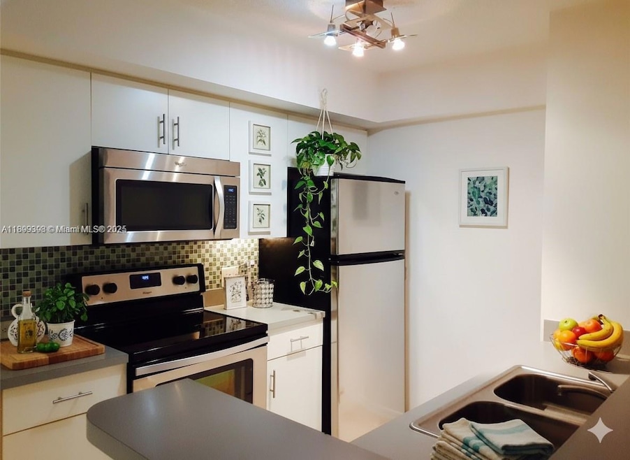 620 SW 111th Ave unit 104, Pembroke Pines, FL 33025 - photo 1