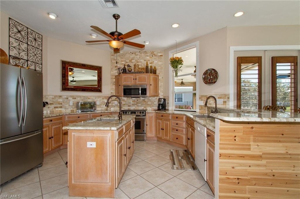 Easy access to Huge screened lanai